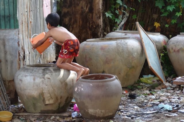 Grandes jarres pour stocker l'eau