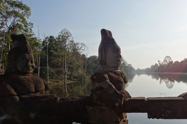 Rambarde statues à Angkor
