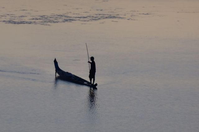 Pêcheur tôt le matin