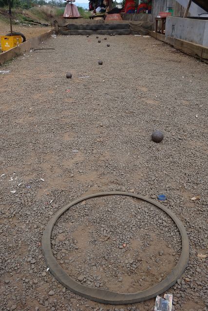 Terrain de pétanque à Paksong au Laos 
