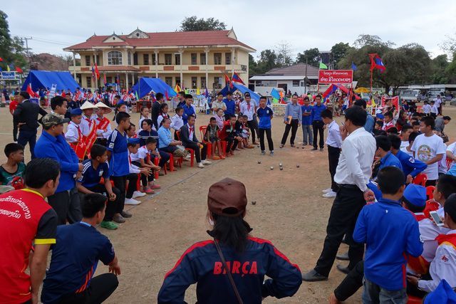 Concours de pétanque à la fête des écoles à Thakhet