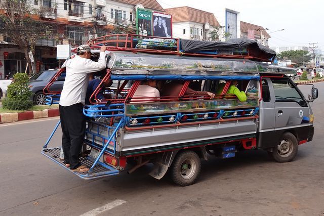 Bus inter villages laotien