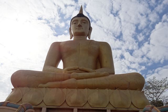 Bouddha géant à Paksé
