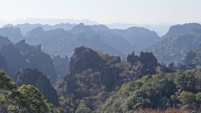Montagnes karstique de Khammouane au Laos