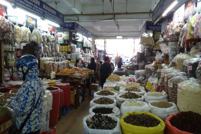 Etal dans un marché à Hanoï