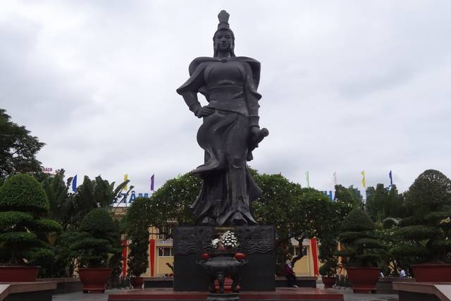 Statue de Tượng đài nữ tướng Lê Chân