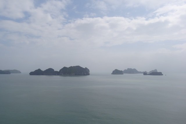 Vu de la baie d'Halong à partir de l'ile de Cat Ba