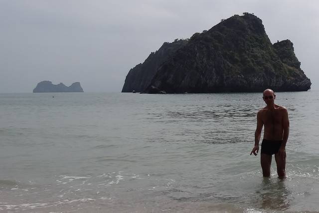Moi dans la mer à Cat Ba