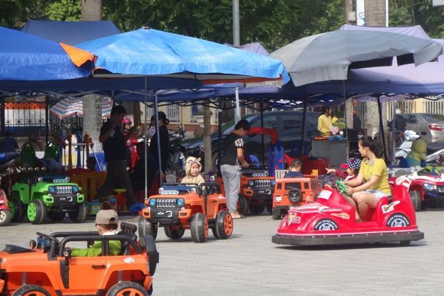 Jeux pour enfants un dimanche à à Cao Bang au Vietnam