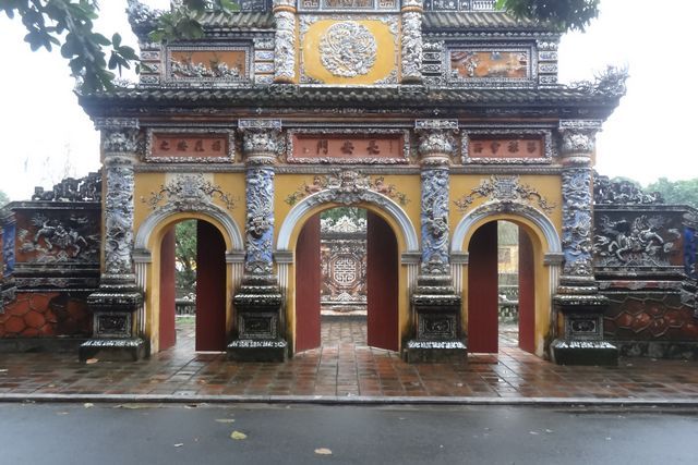 Une des portes de la cité impériale à Hué
