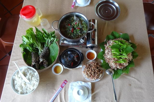 Repas dans le Sud du Vietnam, région de Ca Mau