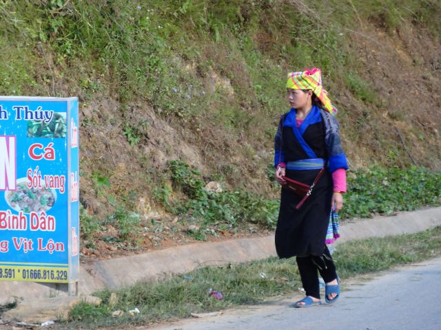 femme en vêtement traditionnel