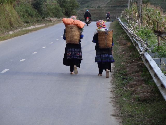 femme en vêtement traditionnel